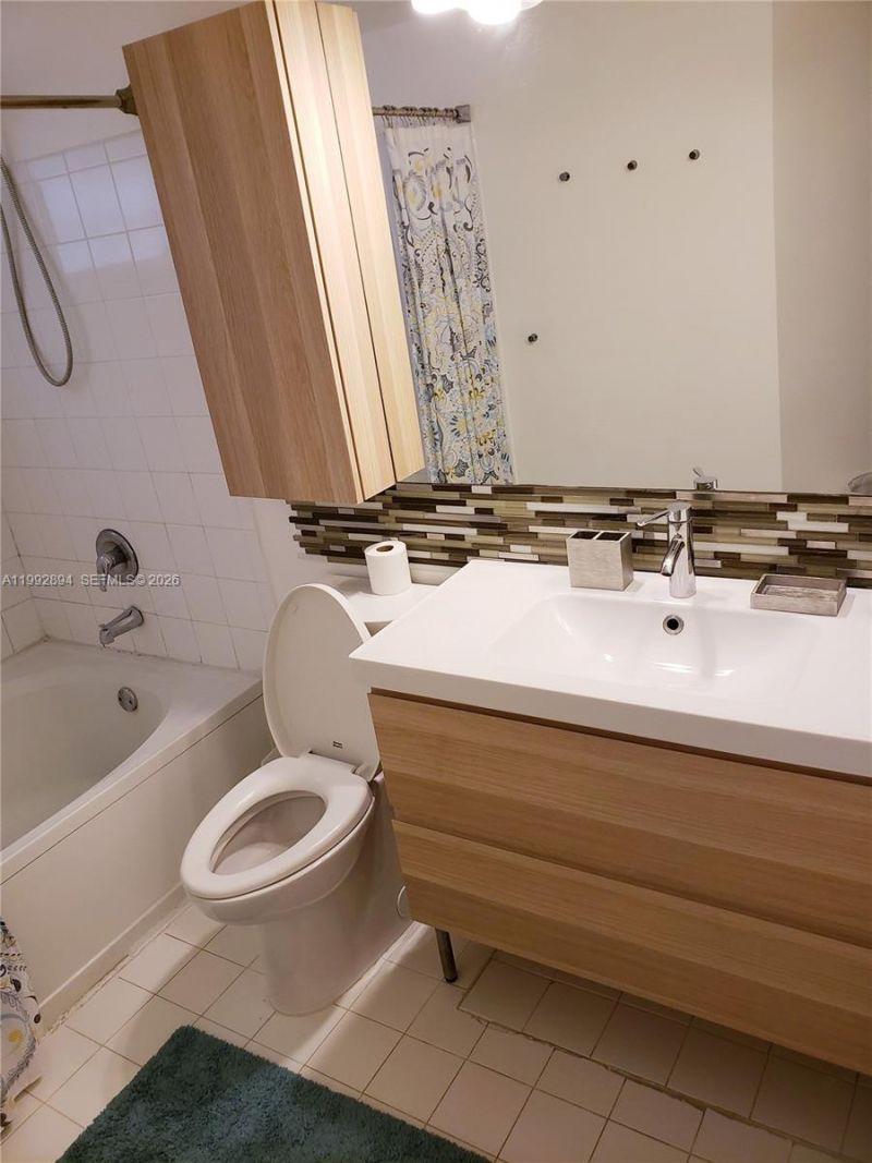 17125 N Bay Rd , Unit 3403, Sunny Isles Beach, FL 33160 Photo