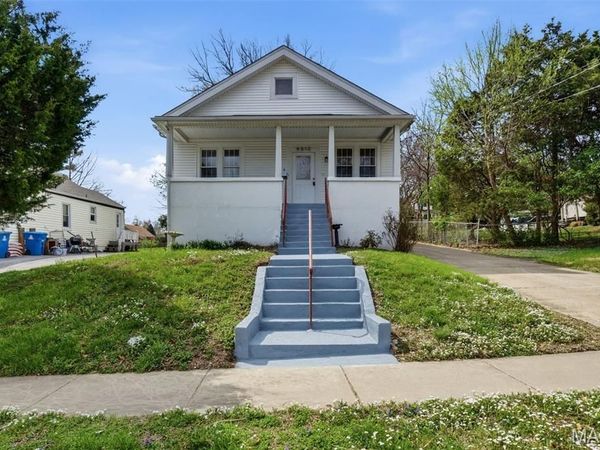 9512 Tennyson Avenue, Overland, MO 63114