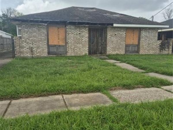 3408 SHANNON Drive , Violet, LA 70092