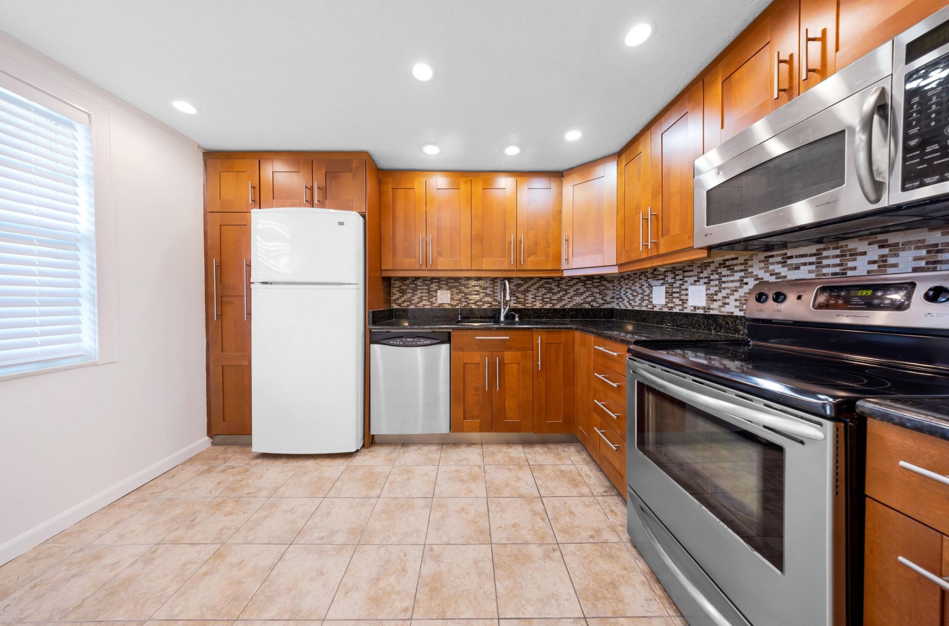 575 Oaks Lane, Unit 1009, Pompano Beach, FL 33069 Photo