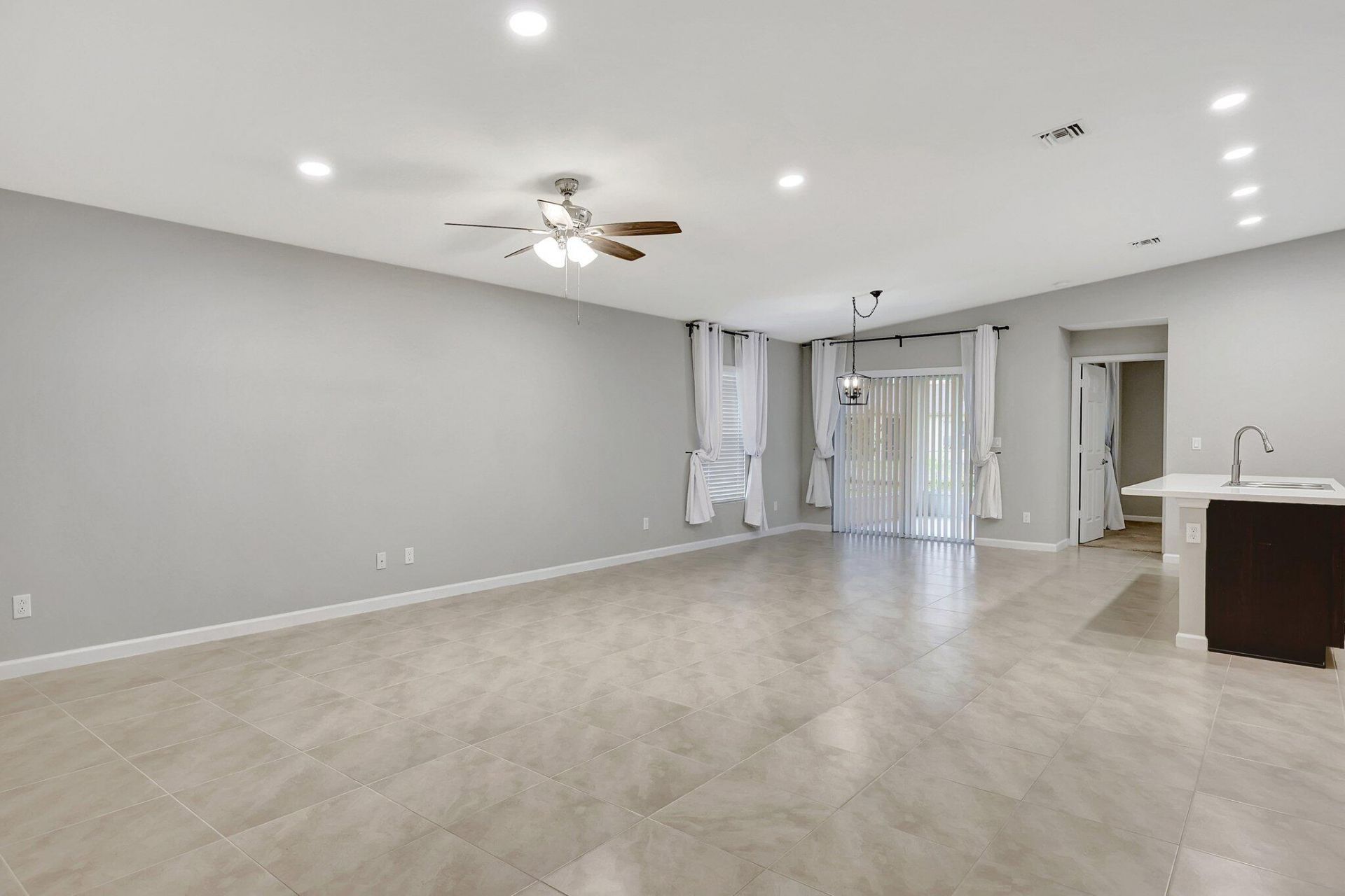 577 NW Floresta Drive, Port Saint Lucie, FL 34983 Photo