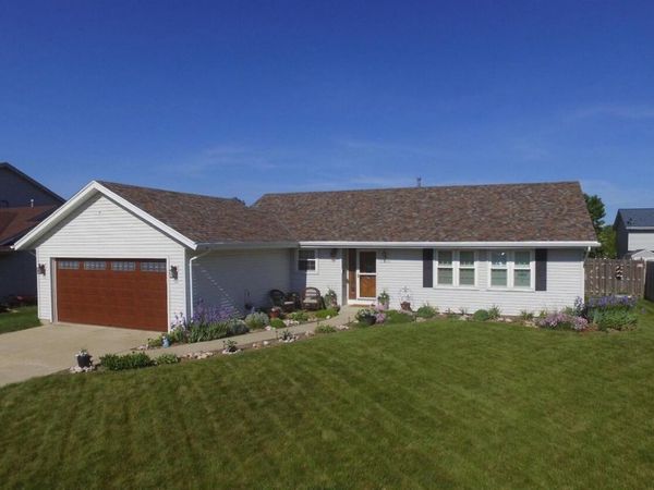10560 S Peggy Dr, Oak Creek, WI 53154