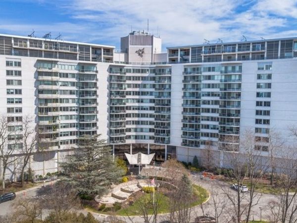 1 Claridge Drive, Verona, NJ 07044