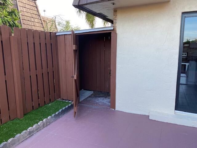 594 Springdale Circle, Unit 59-d, Palm Springs, FL 33461 Photo