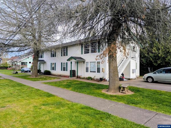 224 C St, Independence, OR 97351