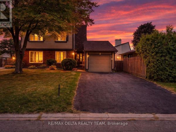 427 Mockingbird Drive , Ottawa, ON K1E2A8
