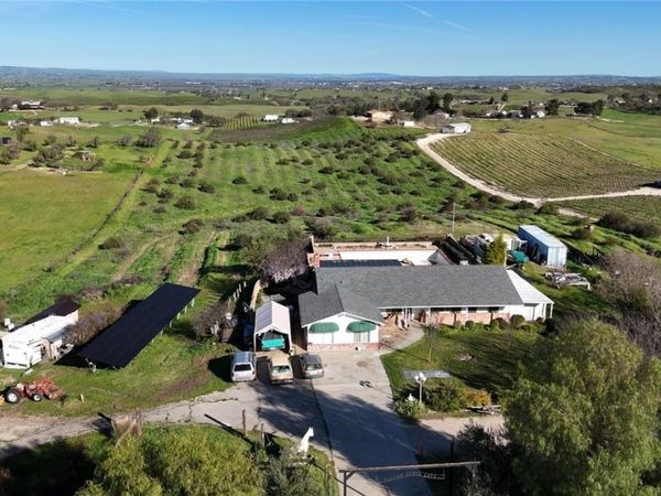 5770 Vista Serrano, Paso Robles, CA 93446