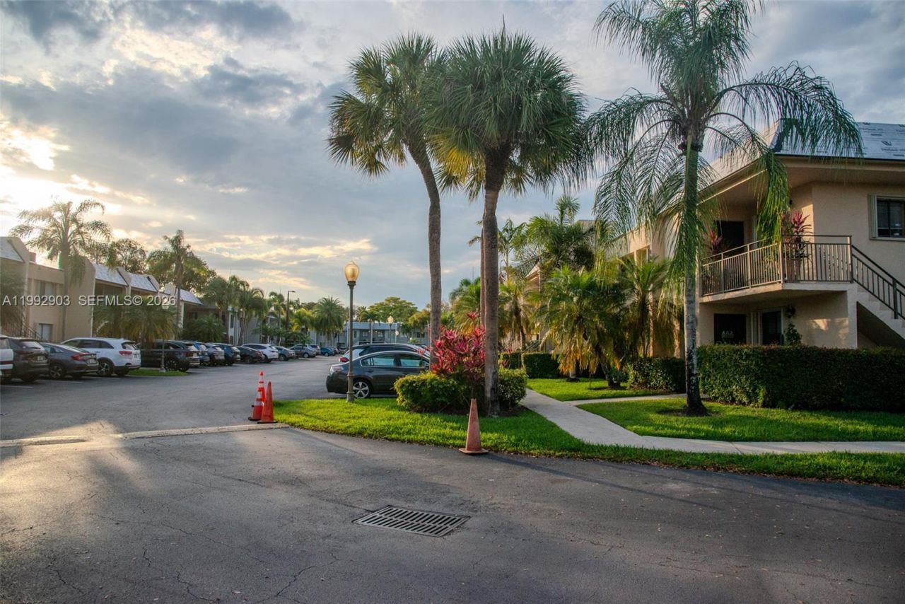 16431 Blatt Blvd, Unit 103, Weston, FL 33326 Photo