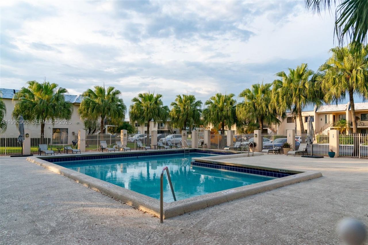 16431 Blatt Blvd, Unit 103, Weston, FL 33326 Photo