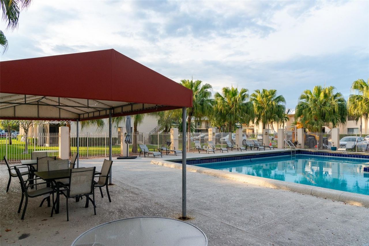 16431 Blatt Blvd, Unit 103, Weston, FL 33326 Photo