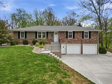 7401 NW Eastside Drive, Weatherby Lake, MO 64152