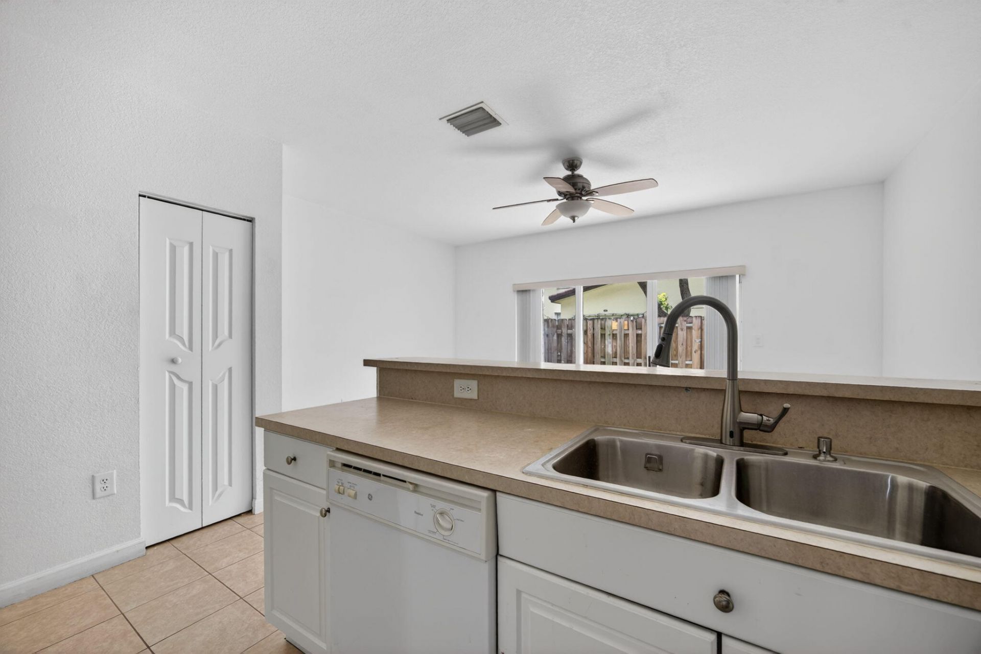1575 NE 33rd Avenue, Unit 105, Homestead, FL 33033 Photo
