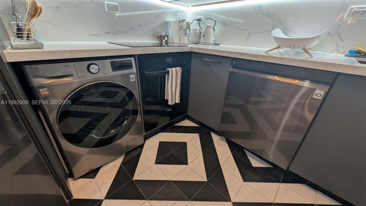 1500 Bay Rd, Unit 822S, Miami Beach, FL 33139 Photo