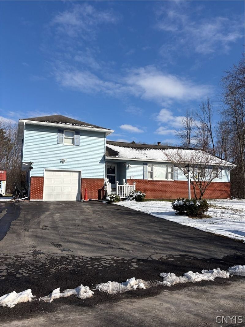 12 Concord Boulevard, New Hartford, NY 13413 Main Photo