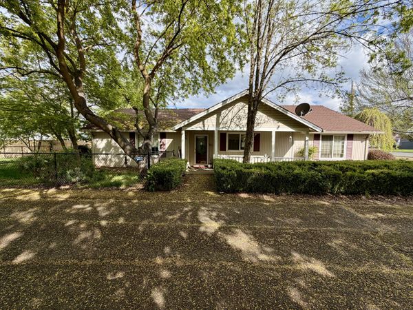 445 Midway Road, Medford, OR 97501