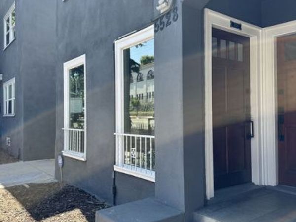 5528 Franklin Avenue, Los Angeles, CA 90027