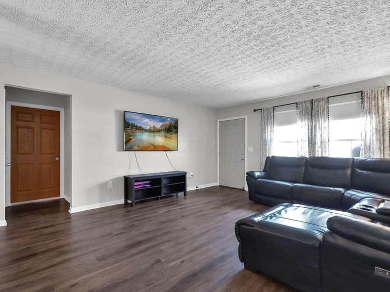 185 Groveport Pike , Unit 1B, Canal Winchester, OH 43110 Photo 5