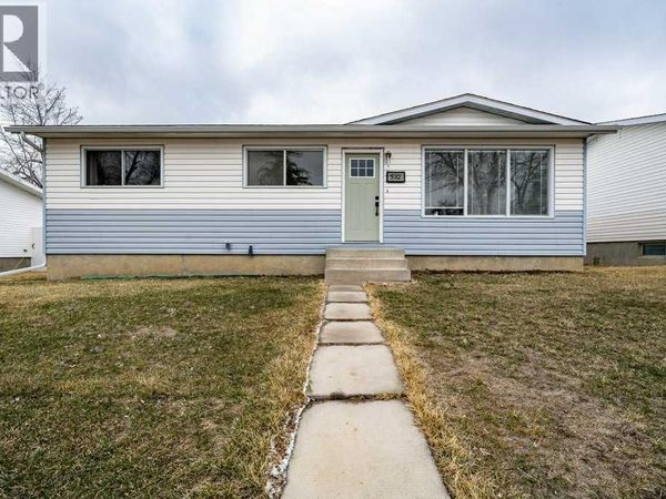 532 5 Street Southeast, Redcliff, AB T0K2P0