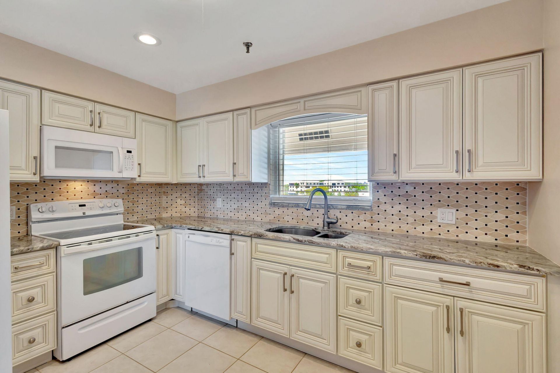 300 Golfview Road, Unit 506, North Palm Beach, FL 33408 Photo