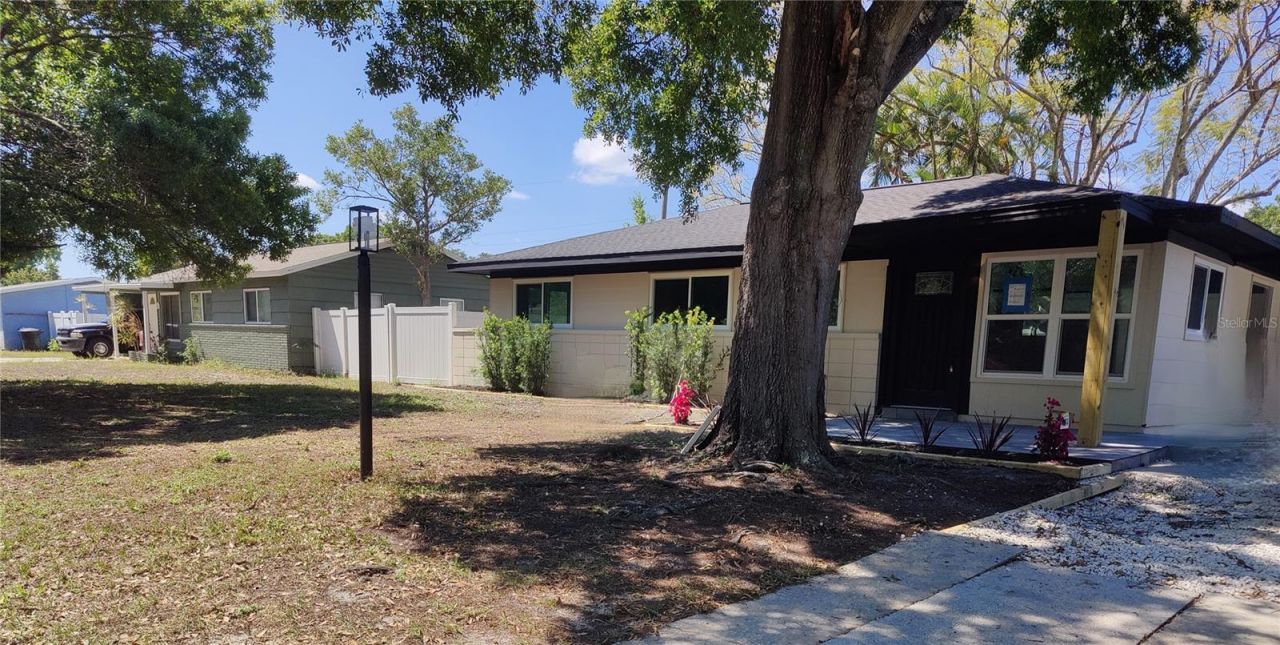 7498 Orpine Drive N, Saint Petersburg, FL 33702 Photo