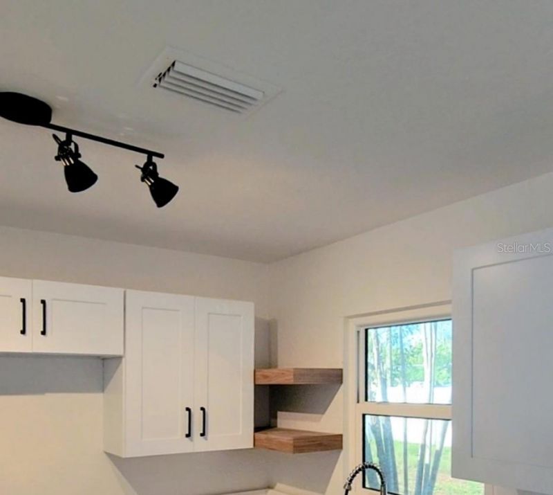 7498 Orpine Drive N, Saint Petersburg, FL 33702 Photo