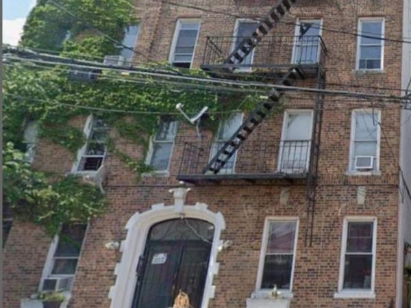 19 Hubbard Place , Brooklyn, NY 11210