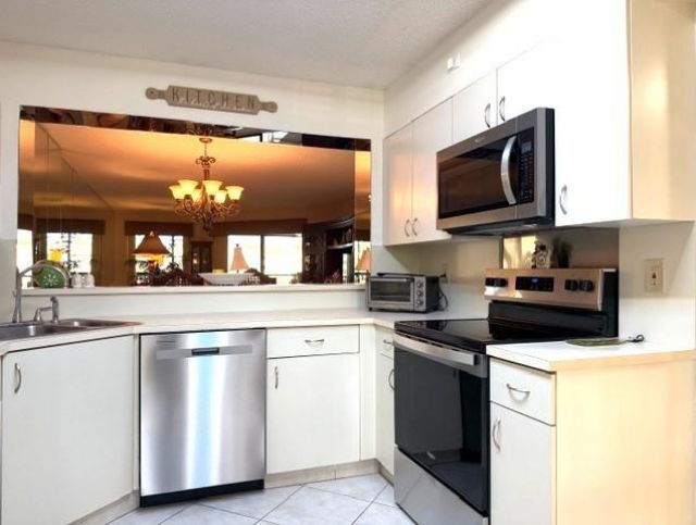 7449 Fairfax Drive, Unit 211, Tamarac, FL 33321 Photo