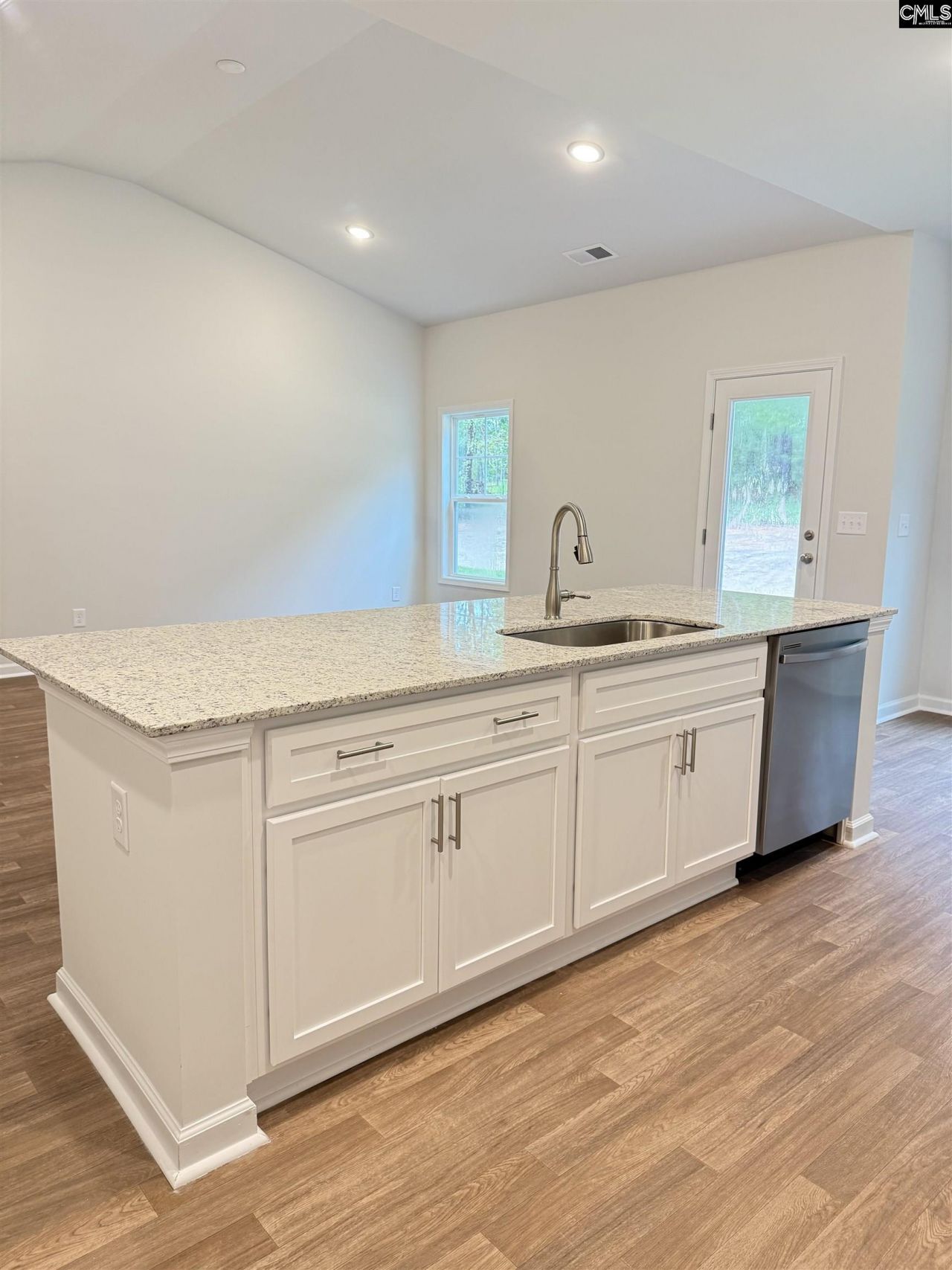 225 Trotter Lane  Photo 6