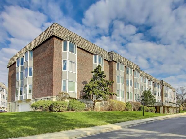 400 Ascot Drive , Unit 1M, Park Ridge, IL 60068