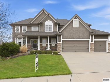 1006 Bailey Drive, Papillion, NE 68046