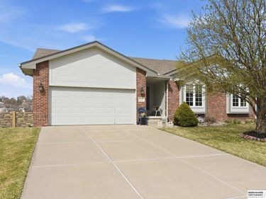 15512 Parker Street, Omaha, NE 68154