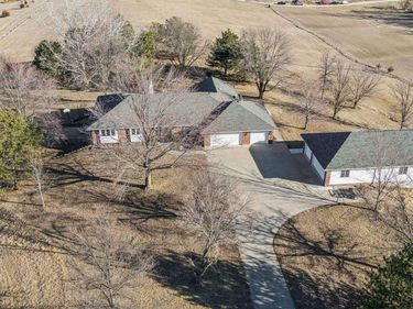21900 W Angus Road, Gretna, NE 68028