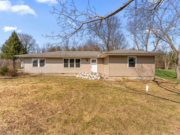 2403 Thomas Road , Valparaiso, IN 46383