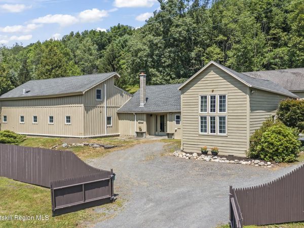 1977 Route 295 , East Chatham, NY 12060