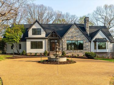 2121 GARTH RD, Charlottesville, VA 22901