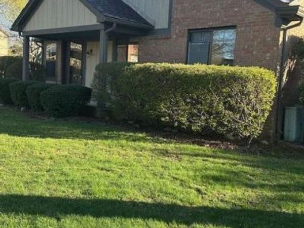 301 Meadow Bridge Drive, Rochester Hills, MI 48307