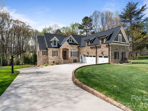 188 Honeysuckle Creek Loop, Mooresville, NC 28117