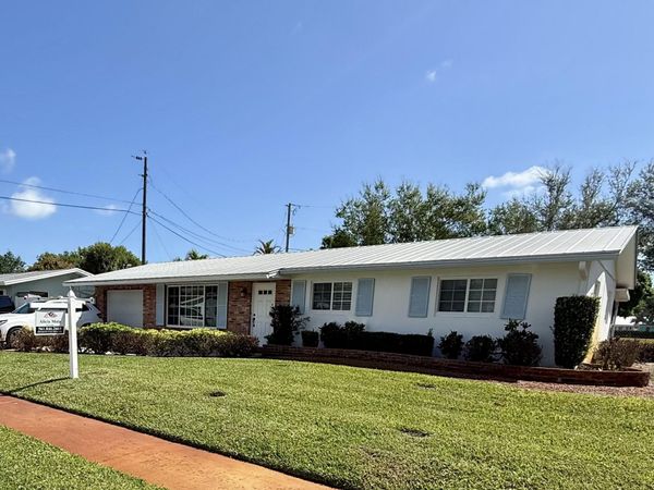 24 Pinetree Circle, Tequesta, FL 33469