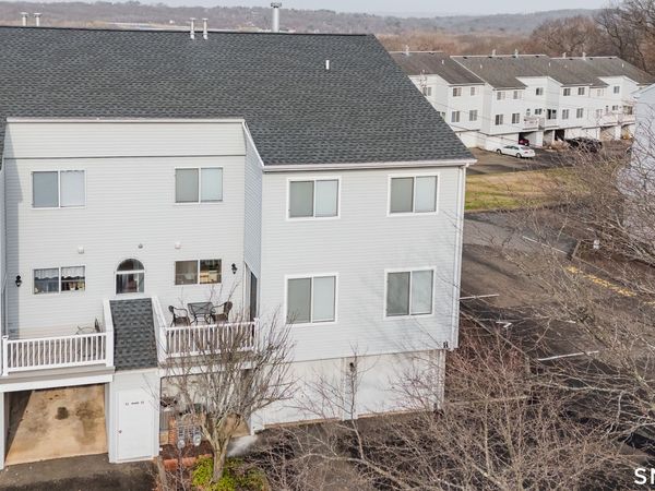 86 Staffordshire Commons, Wallingford, CT 06492