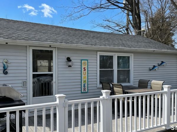 16 North , Madison, CT 06443