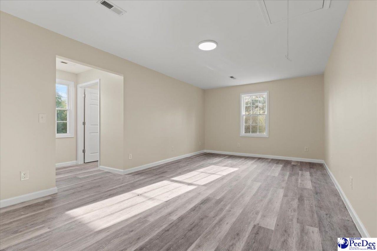 32 Roddy St Photo 15