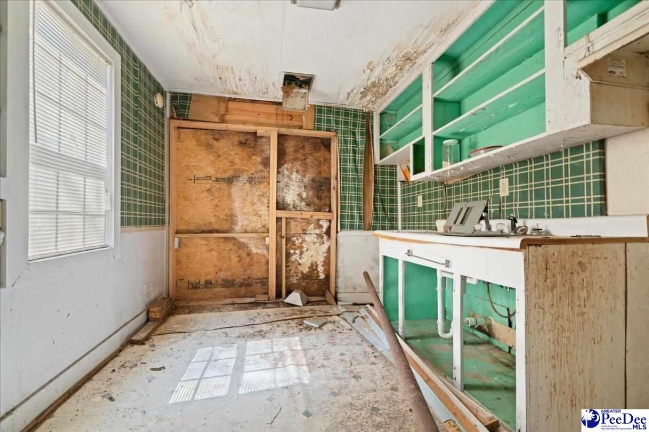 307 Madison Ave Photo 6