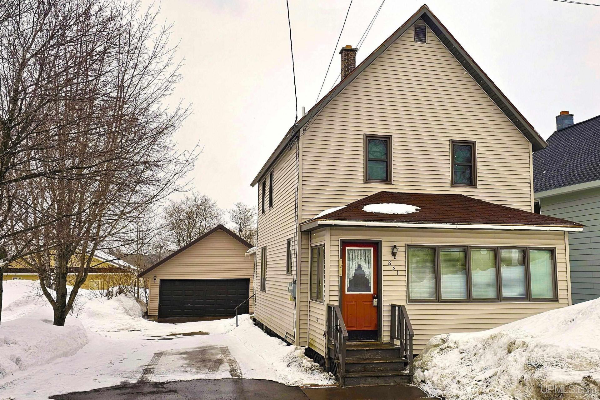 831 Front Street, Schoolcraft Twp, MI 49945 Main Photo