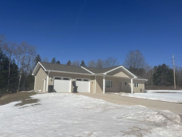 240 S Jackson Street, Breitung Twp, MI 49802