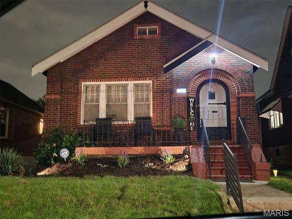 5919 Summit Place , St Louis, MO 63147