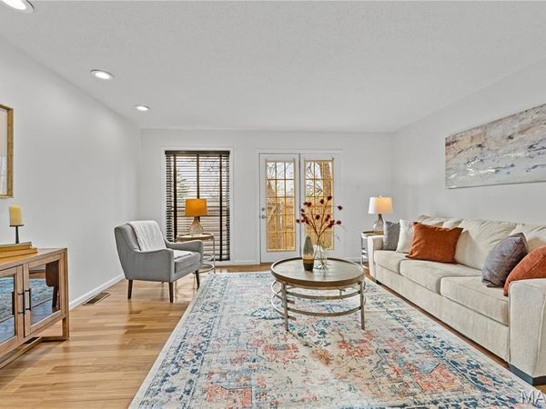 1105 Rue La Chelle Walk, Creve Coeur, MO 63141