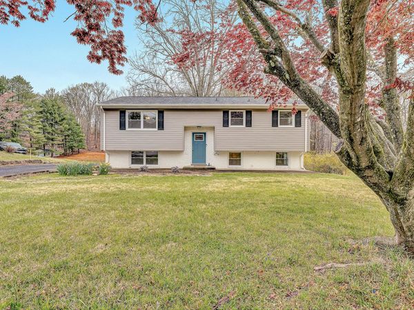 433 Dawnridge LN , Troutville, VA 24175