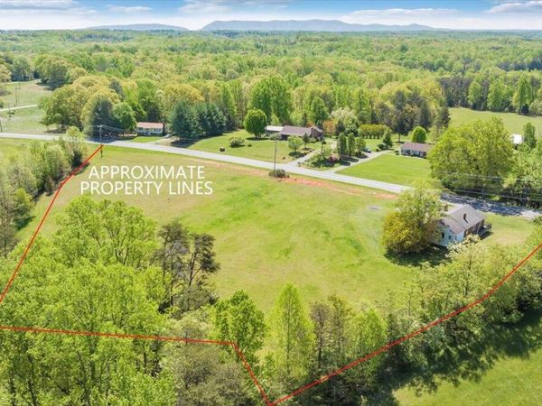 15723 Moneta RD , Moneta, VA 24121