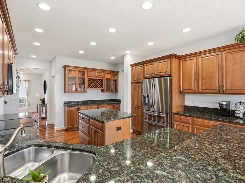 317 E Edinburgh Drive, Highland Heights, OH 44143 Photo 18