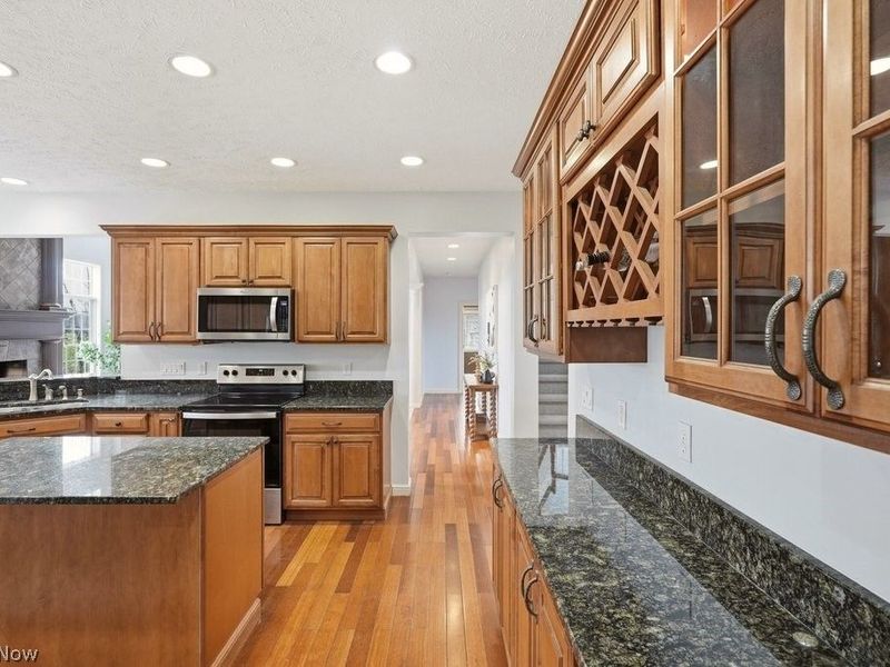 317 E Edinburgh Drive, Highland Heights, OH 44143 Photo 21